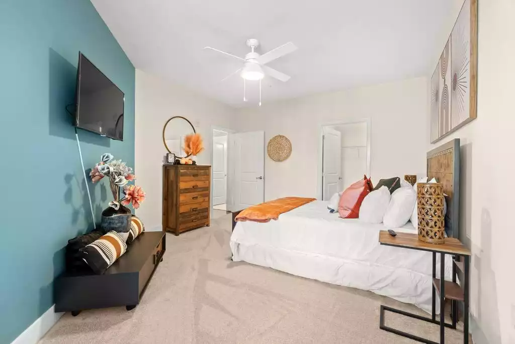 Unwind in the soft luxury Queen-size bed. Unwind in the soft luxury Queen-size bed. - Upscale Apt | Fort Belvoir | Ideal for long stays - Fort Belvoir