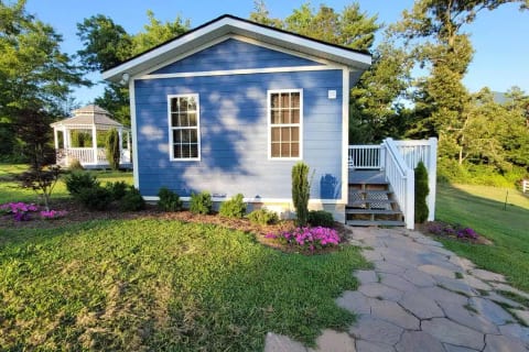Cottage with OUT OF THIS WORLD Smoky Mtn views!