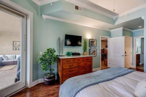 Water Front Updated Designer Condo on Lake LBJ