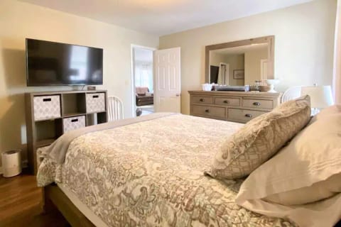 Newly renovated, clean, convenient, quiet & comfy