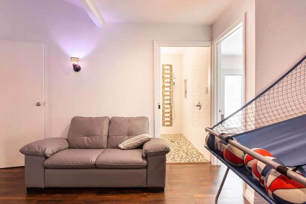 Game Room. Roll in wheelchair friendly shower with grab bars and hand dryer. Game Room. Roll in wheelchair friendly shower with grab bars and hand dryer. - 420 Friendly Stay LA with Game Room By Sofi & LAX! - Los Angeles County