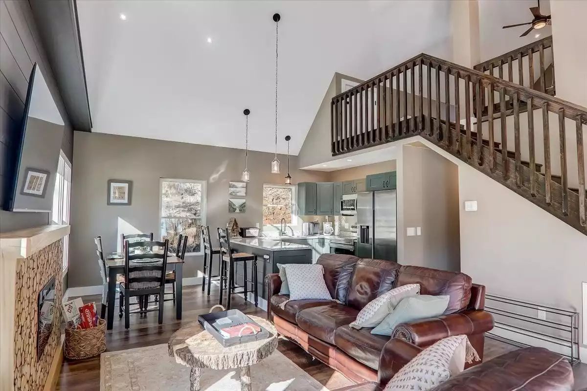 Living room is open to kitchen and dining areas - Whee Retreat - Sylva