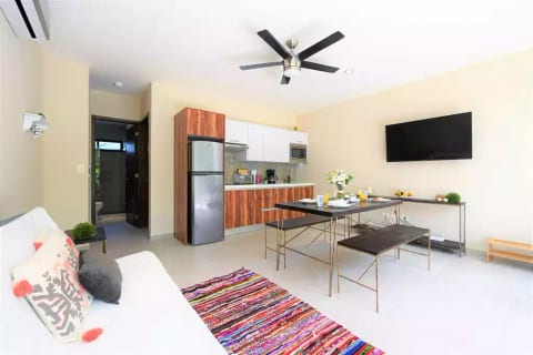 Fully equipped Kitchen to prepare all your meals., Big Smart TV