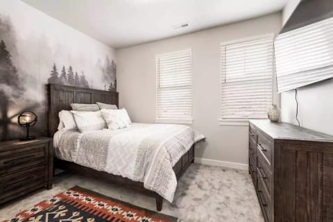 #3 Queen size bed room w/Bathroom & 65" smart TV