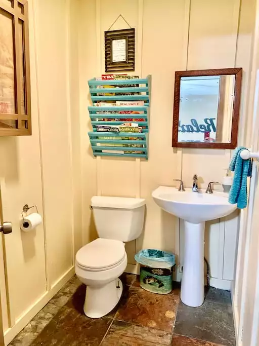 The toilet room is separate from the bathroom in the Master bedroom. The toilet room is separate from the bathroom in the Master bedroom. - Vintage Mountain Villa - Tiger