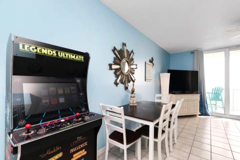 2ndFL OceanFrontFreeChairsUmbrellaHeatedPoolArcade