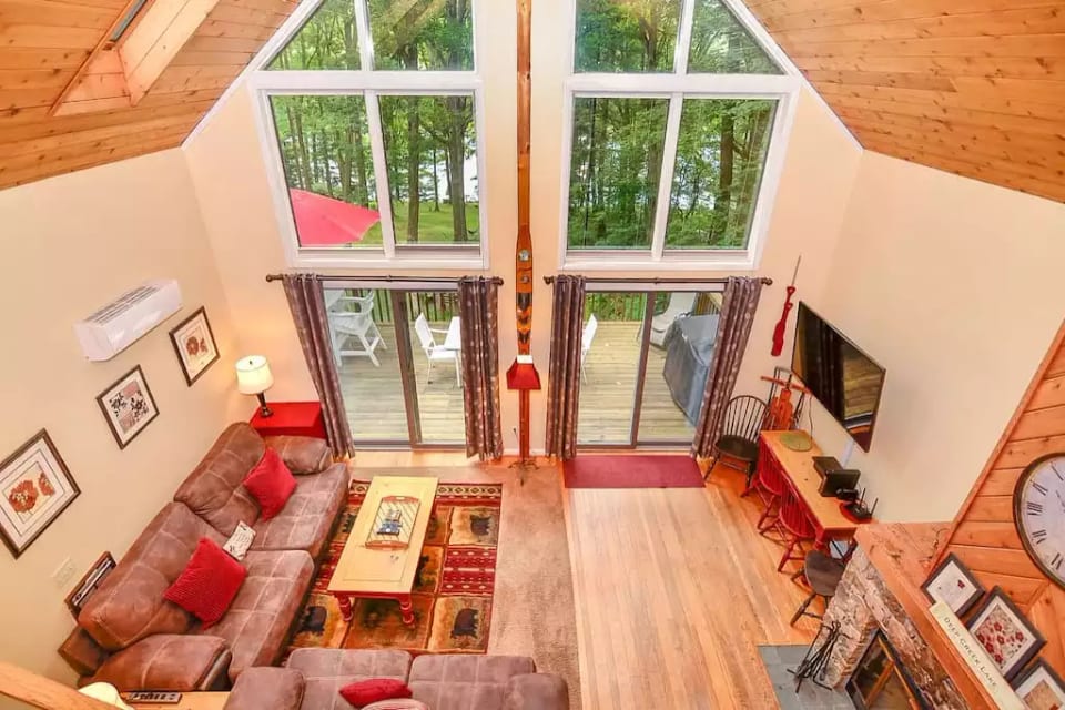 Floor-to-ceiling glass allows complete lakefront experience!