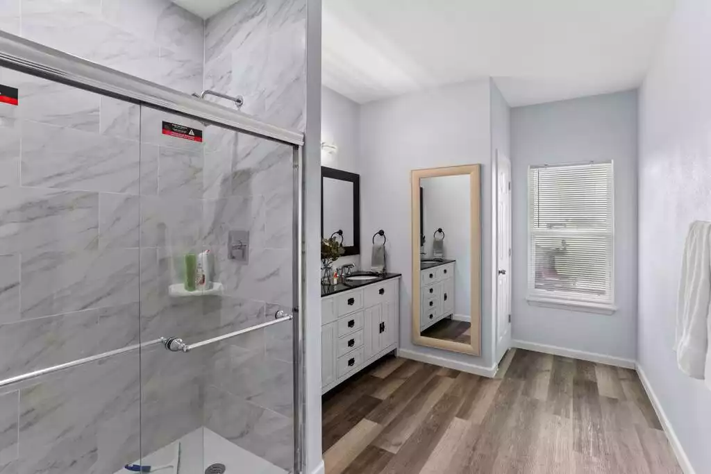 Master Bathroom #2 with double vanity and walk-in shower. Enclosed toilet Master Bathroom #2 with double vanity and walk-in shower. Enclosed toilet - MultiFam Country Home for 20+ guests! Events Ok - Joshua