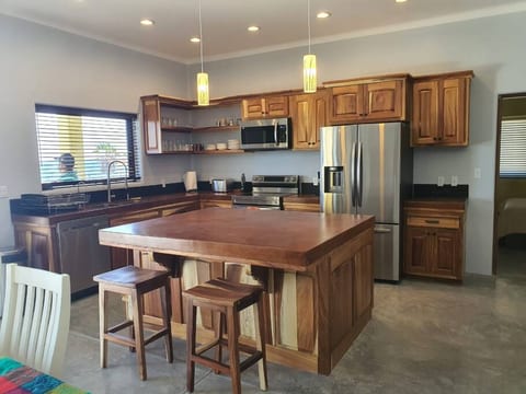 Casa de Oscar: Oceanfront home!