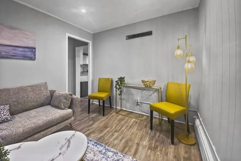 Renovated, Cozy Apt near Stamford Hospital