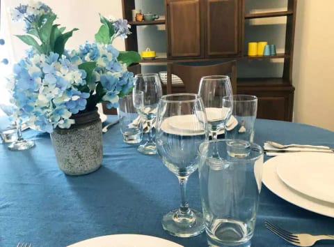 Place setting for 6, mid-century design