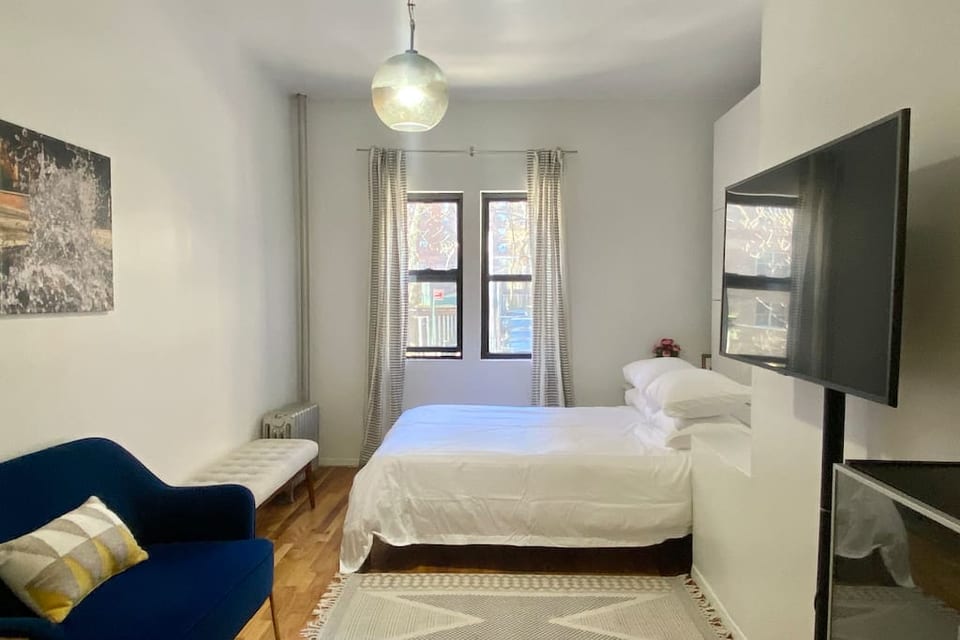 Rad location East Village NYC studio apartment - New York