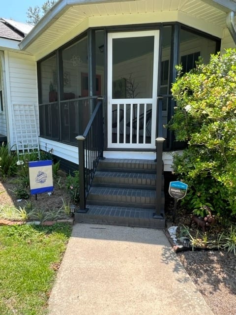 Side entrance to screened porch