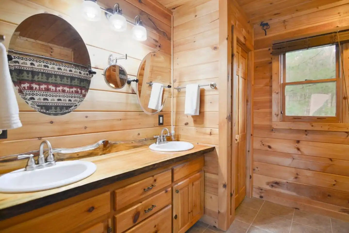 Master bath includes double sinks, a shower and jetted tub Master bath includes double sinks, a shower and jetted tub - Luna's Mountain Lodge - Mineral Bluff