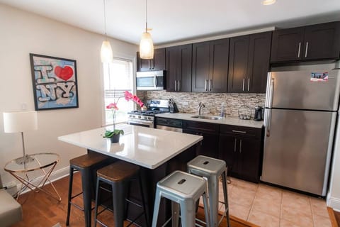 Family Friendly Near Subway Astoria-NYC Home Share