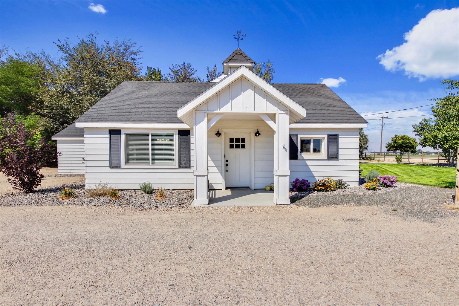 northside-cozy-updated-farmhouse/