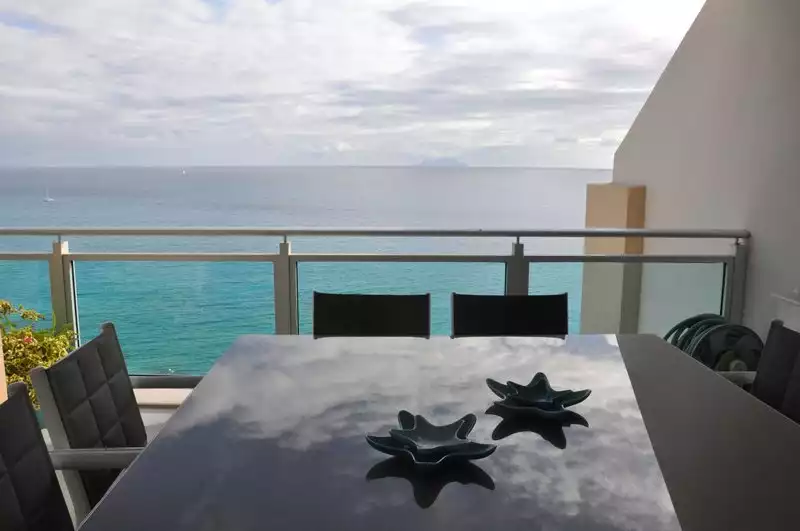 nirvana-the-cliff-cupecoy/