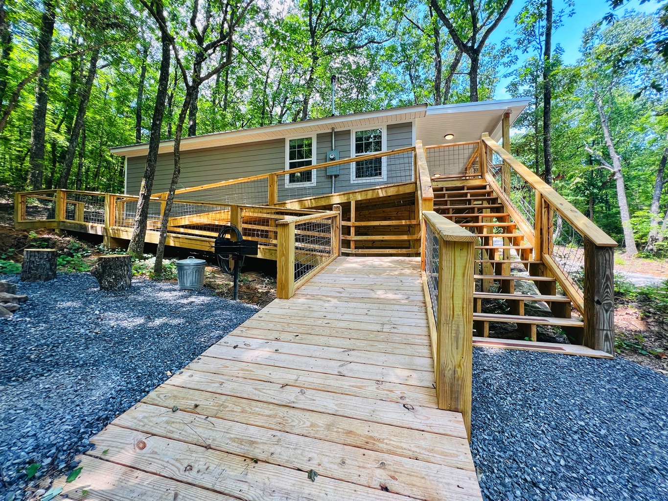 Optional 4ft+ no-stairs entrance Optional 4ft+ no-stairs entrance - The Otter Box Cabin - Fort Payne