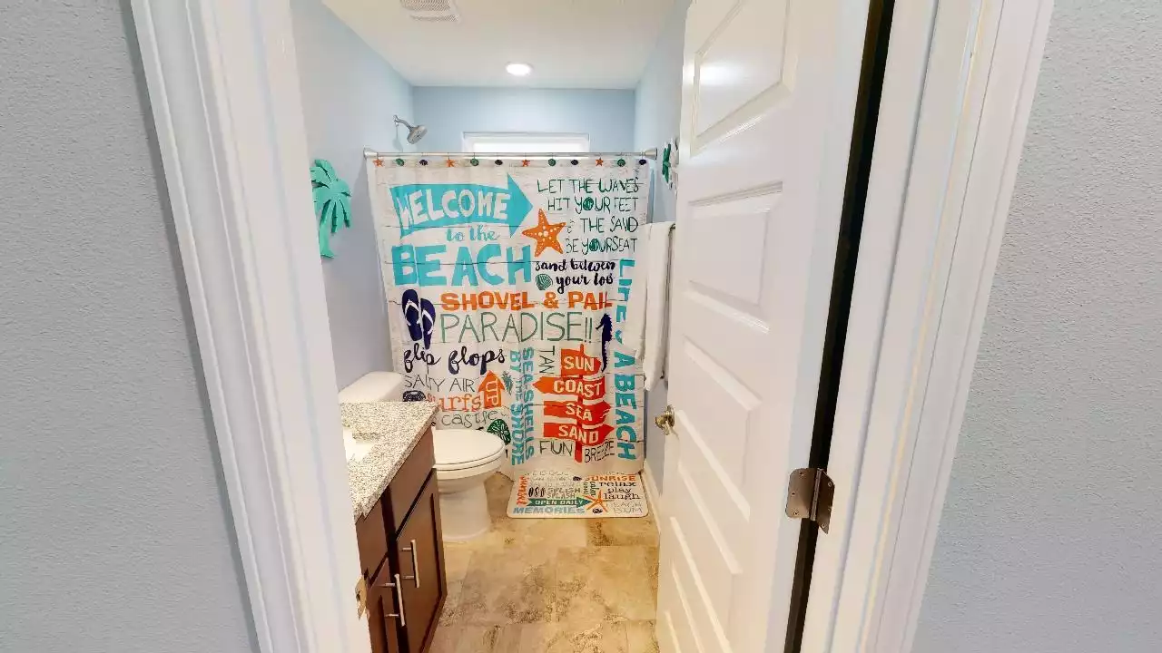Guest rooms full bath Guest rooms full bath - Buckeye On The Point - Pensacola