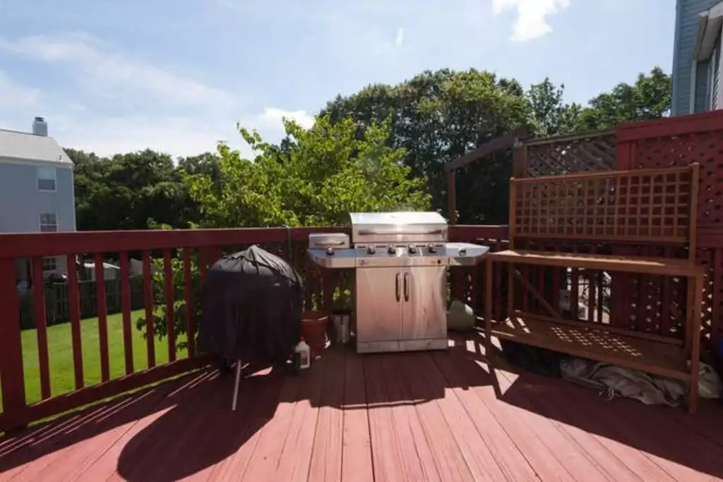 6 burner gas grill -(The weber charcoal grill is no longer available) 6 burner gas grill -(The weber charcoal grill is no longer available) - Townhome-Fairfax/Reston/Chantilly/Fair Oaks - Fairfax