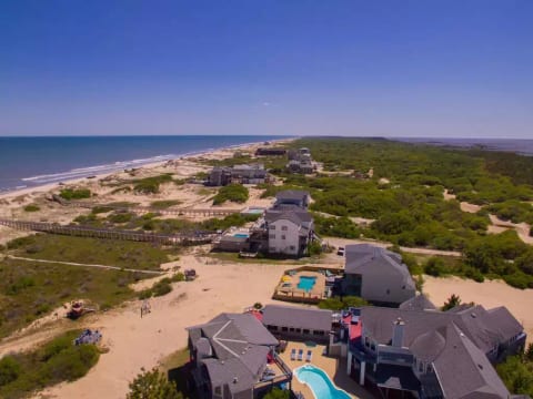 Side view of ocean south.