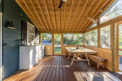 Screen porch