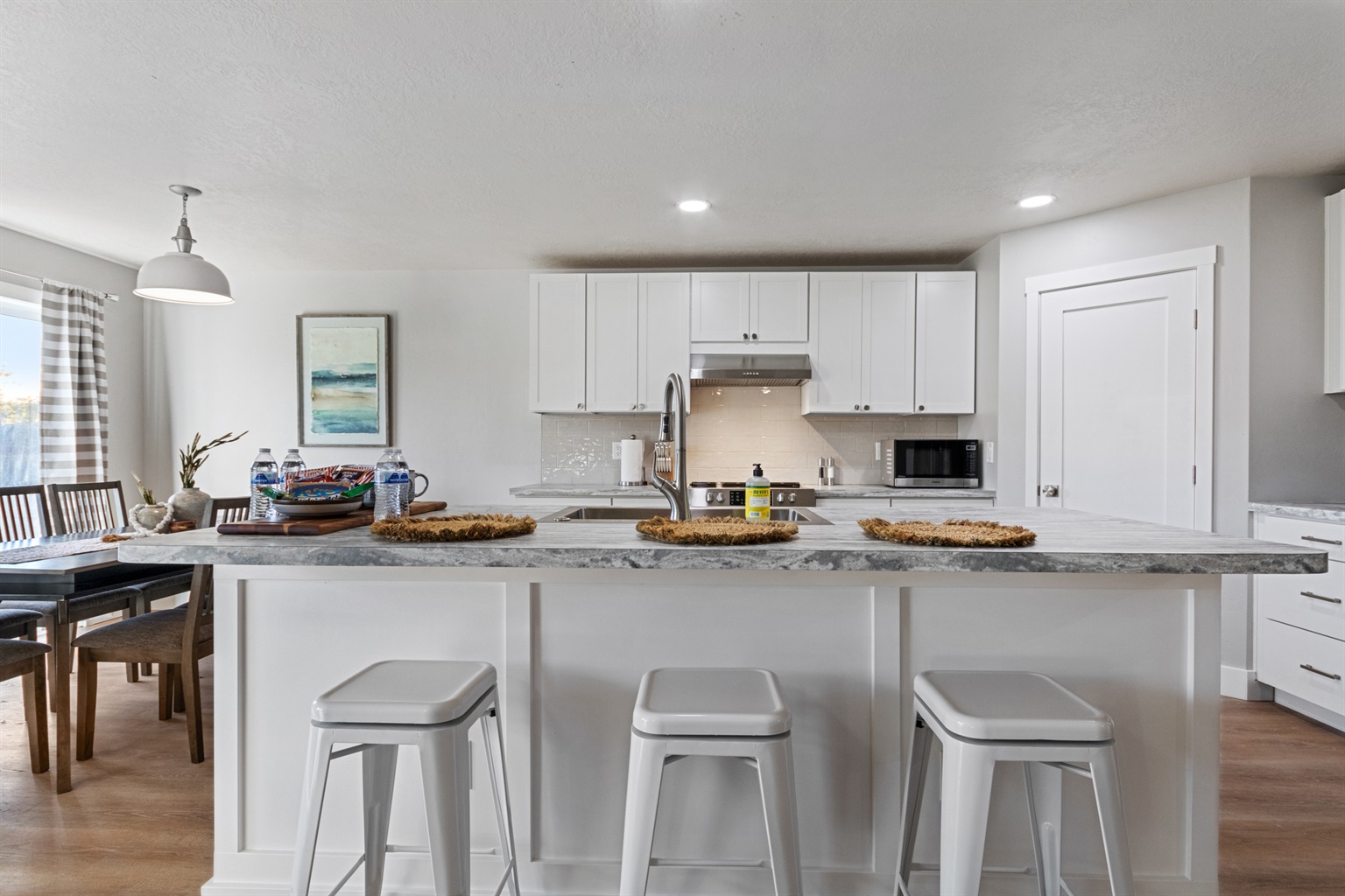 cozy-costal-get-away-or-meridian-idaho-or-4-bedroom/