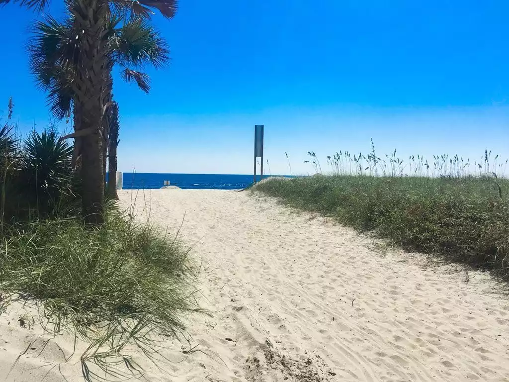 SUMMER COTTAGE BEACH HOUSE ON SHORE DRIVE - Myrtle Beach