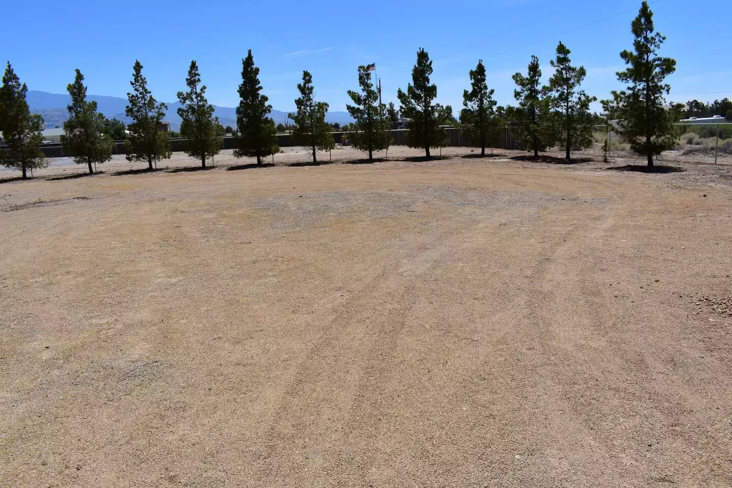 Large parking area beside the cottage, private and completely fenced. Plenty of room for RV's, trailers, or multiple vehicles. - Falcon Cottage - Pahrump