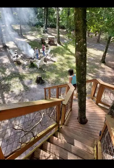 Head down from the treehouse to the camp fire. - Treehouse Cabin Retreat - Florida - Old Town