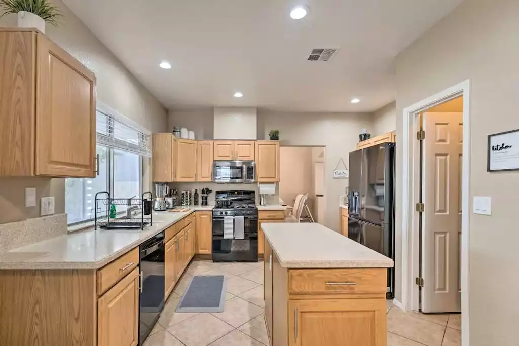 a-beautiful-house-with-hot-tub-grill-games/