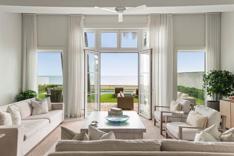 Paradise Island, 2 Luxurious Oceanfront Villas, 2 Heated Pools