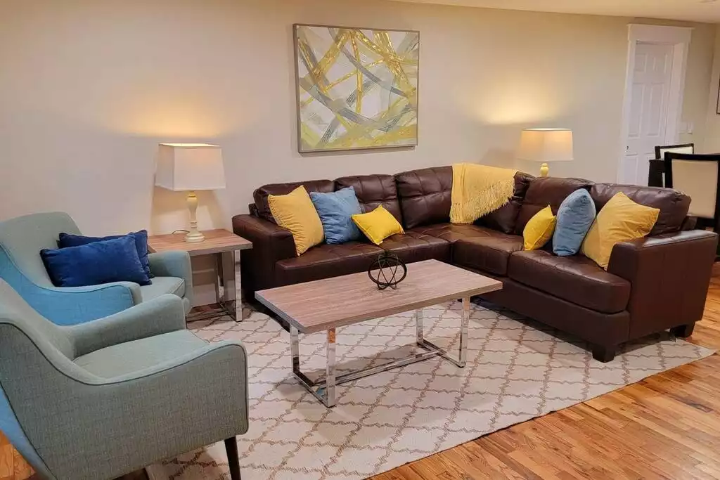 3-bdrm home with office! Pet Friendly! *Unit A*