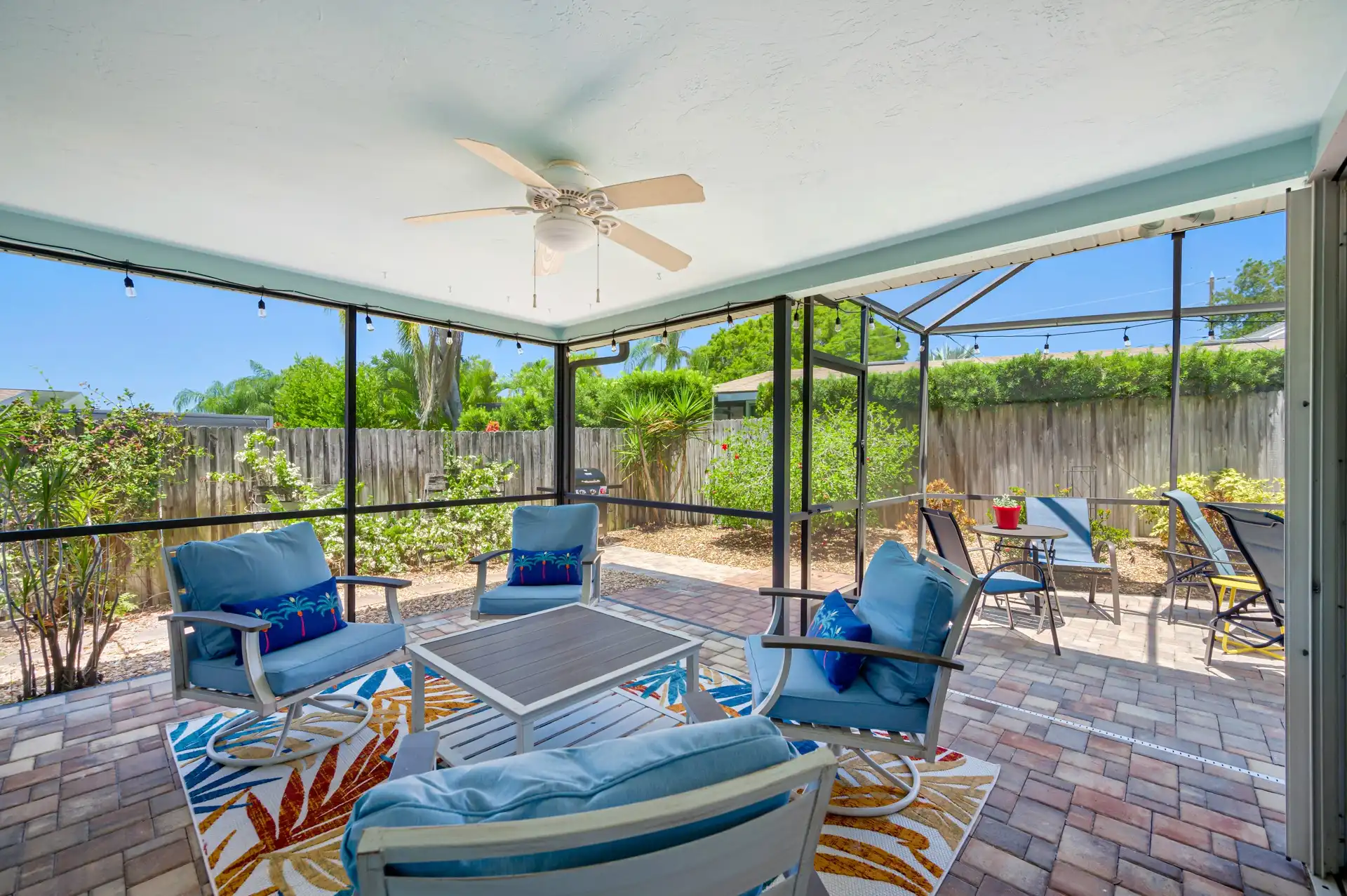 🌴Beautiful Pool Home! Beach in 6 min! Sleeps 8 🌴