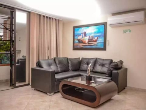Two bedroom apartment AC and hot tub in lleras