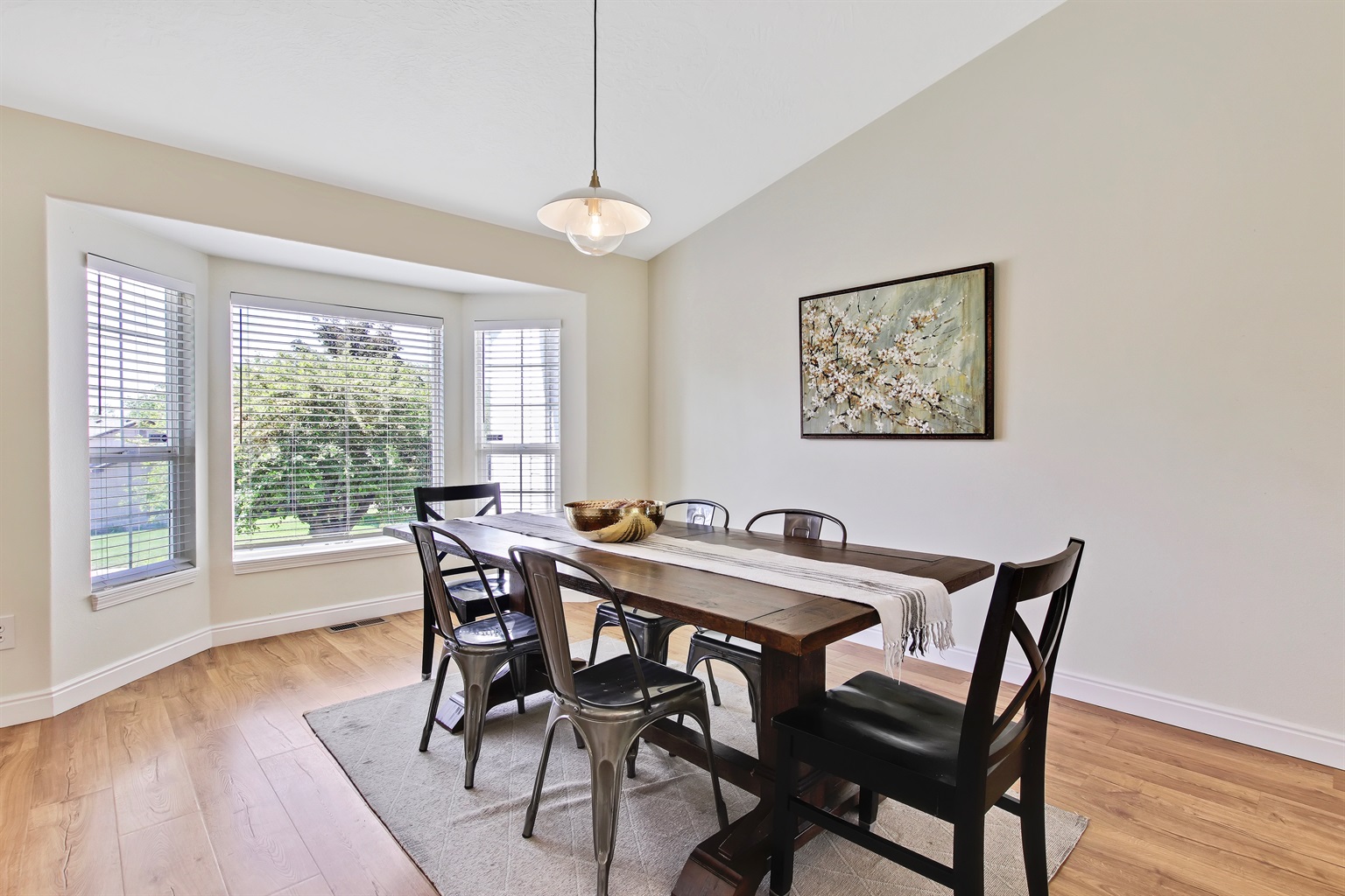 eagle-id-getaway-or-4-bed-3-bath-or-fully-renovated-with-lush-yard/