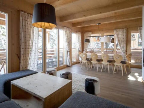 #32 mit IR-Sauna & Sprudelwanne Innen