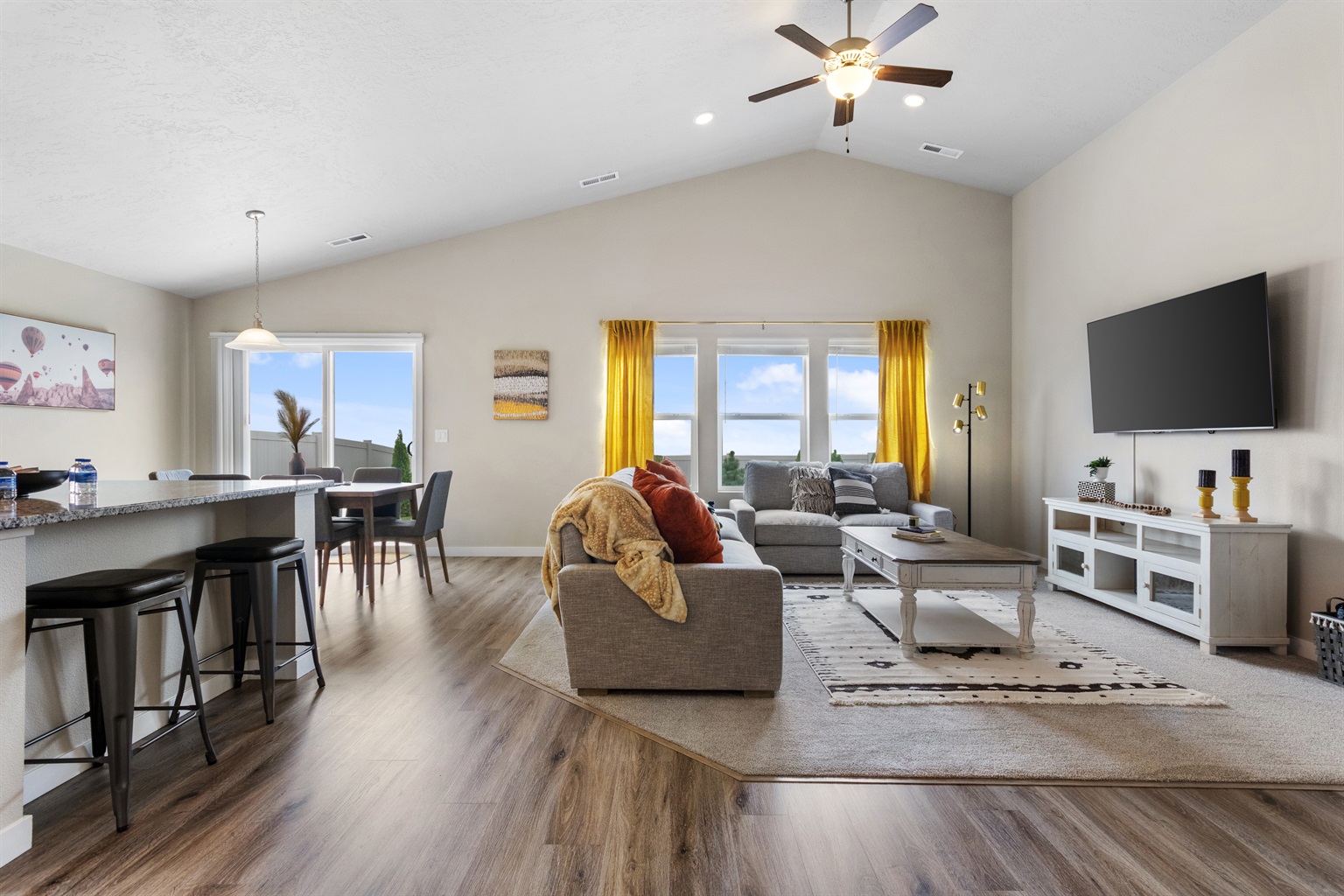 cool-and-calming-designer-home-in-nampa/