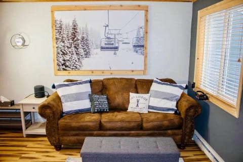Updated! Ski in/out condo 1st flr-top of mountain!