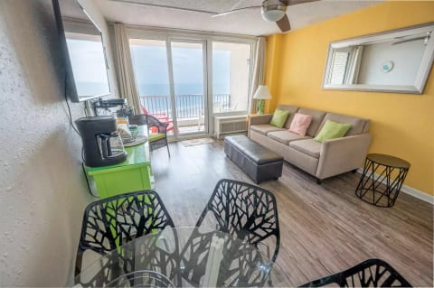 Enjoy views of the Ocean From the Living/Dining Room!