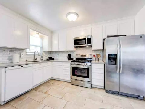 Kitchen with Dishwasher and Laundry Washer/Dryer in unit