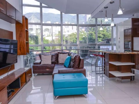 3 bedroom PH inside Lleras Roof Top HOT TUB AC 123