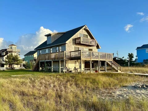 House on large lot in quiet neighborhood, multiple decks, and room for rigging