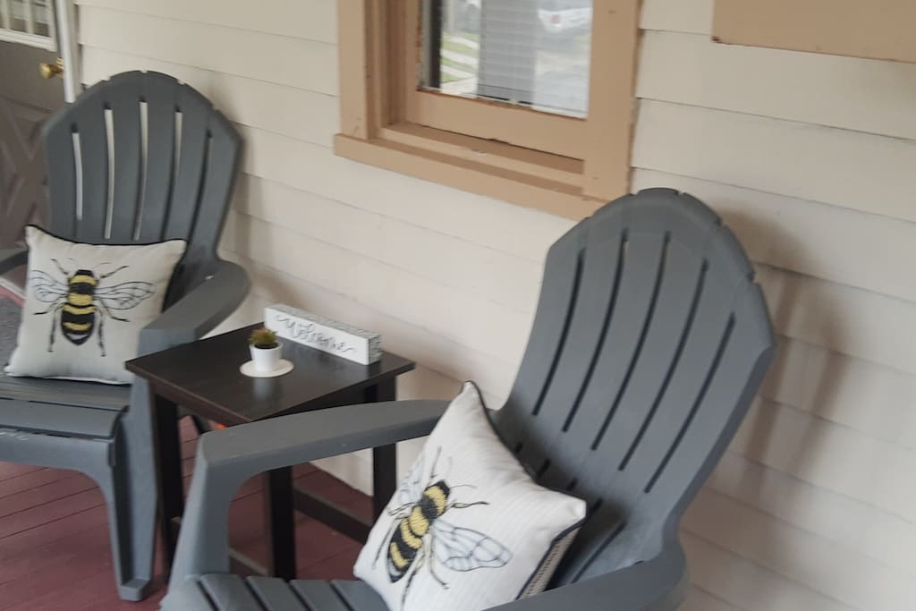 Porch - Charming 2-bdrm apt. Walk to stores & restaurants! - Scotia