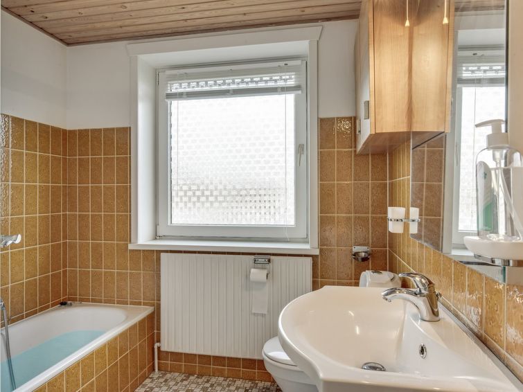 Bathroom - Agne - 400m from the sea in Western Jutland - Hvide Sande