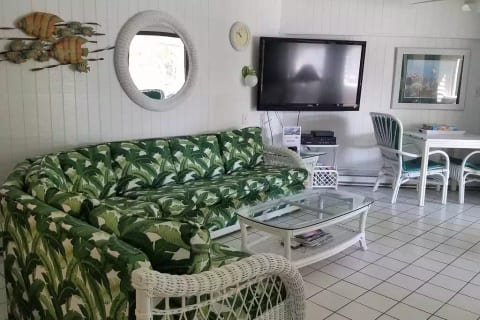 Spacious Ocean Block Condo - steps to the beach!