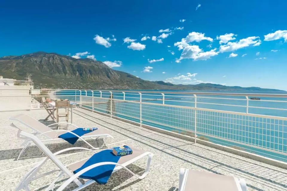 This penthouse definitively has one of the best terraces over the Messinian bay