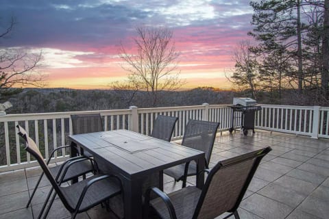 Charming views of the mountains from thePatio (lower level)