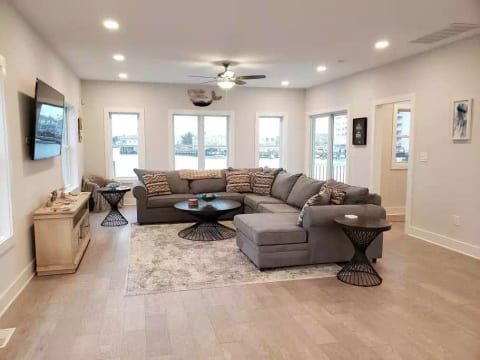 ❤️Waterfront Oasis w/Elevator, Deck & Dock