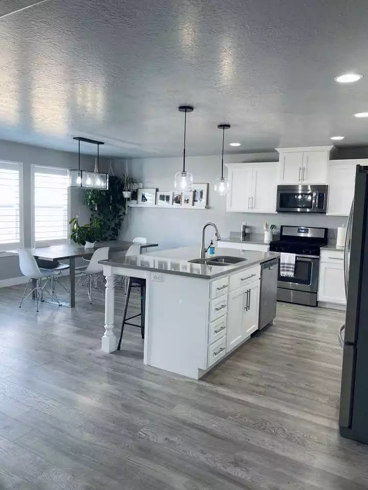 new-beautiful-saratoga-springs-home-with-huge-yard/